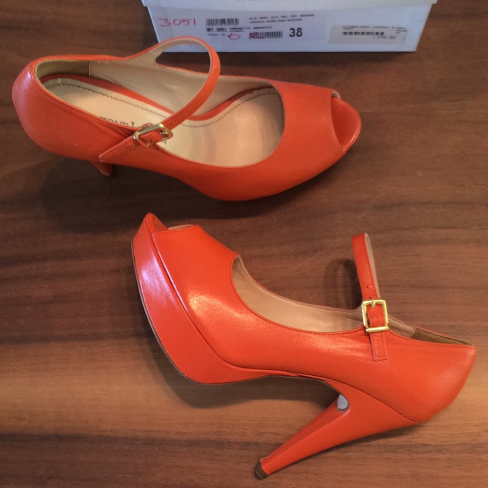 Hot! Never worn!